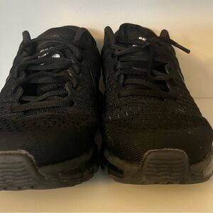 Black Nike Air Max